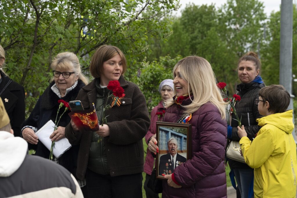Участники движения &laquo;Мой район&raquo; в Щукино приняли участие в торжественных мероприятиях ко Дню Победы  фото