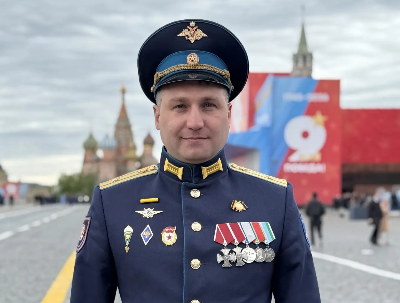 Участник СВО Эдуард Шонов стал гостем парада Победы на Красной площади, фото