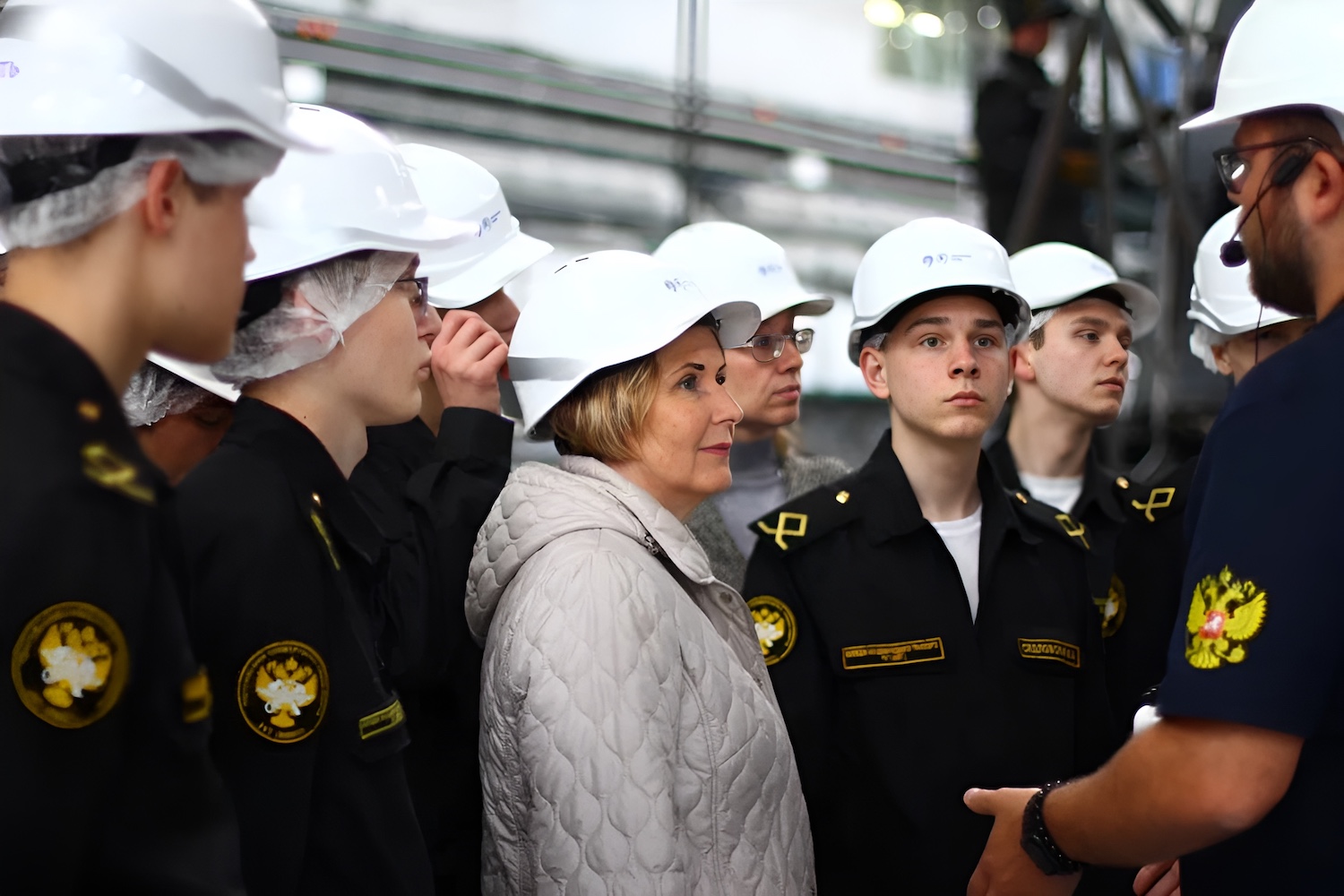 Депутат Госдумы Светлана Разворотнева познакомила школьников с судостроительным производством в районе Нагатинский затон, фото