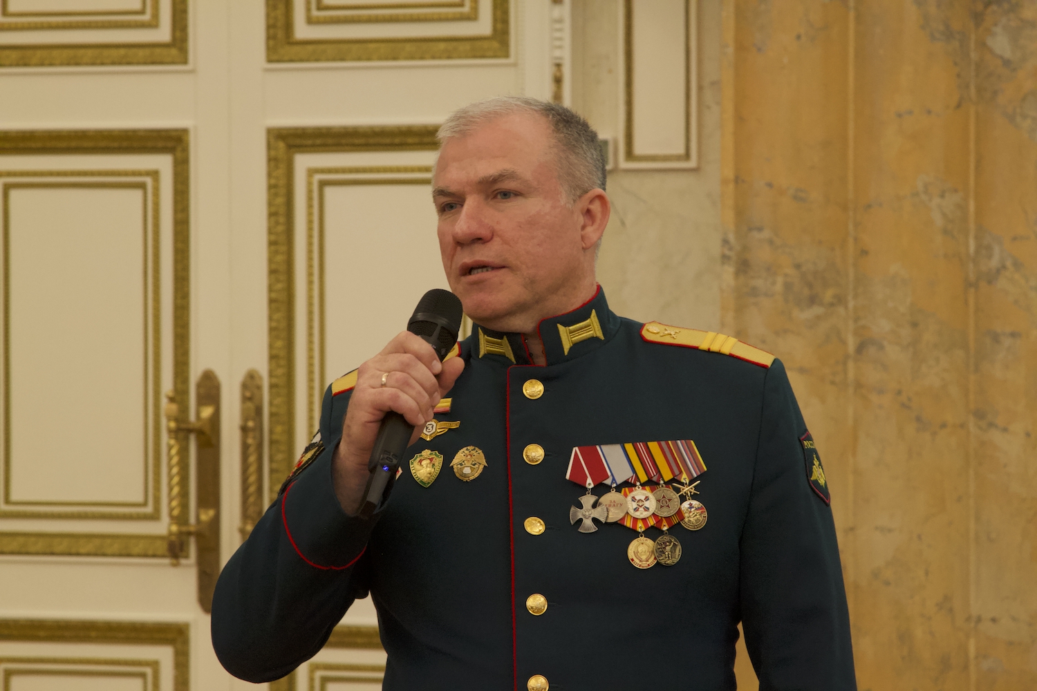Участник СВО Александр Шелковой рассказал о церемонии гашения марок, посвящённых военным журналистам 1941–1945 годов, фото