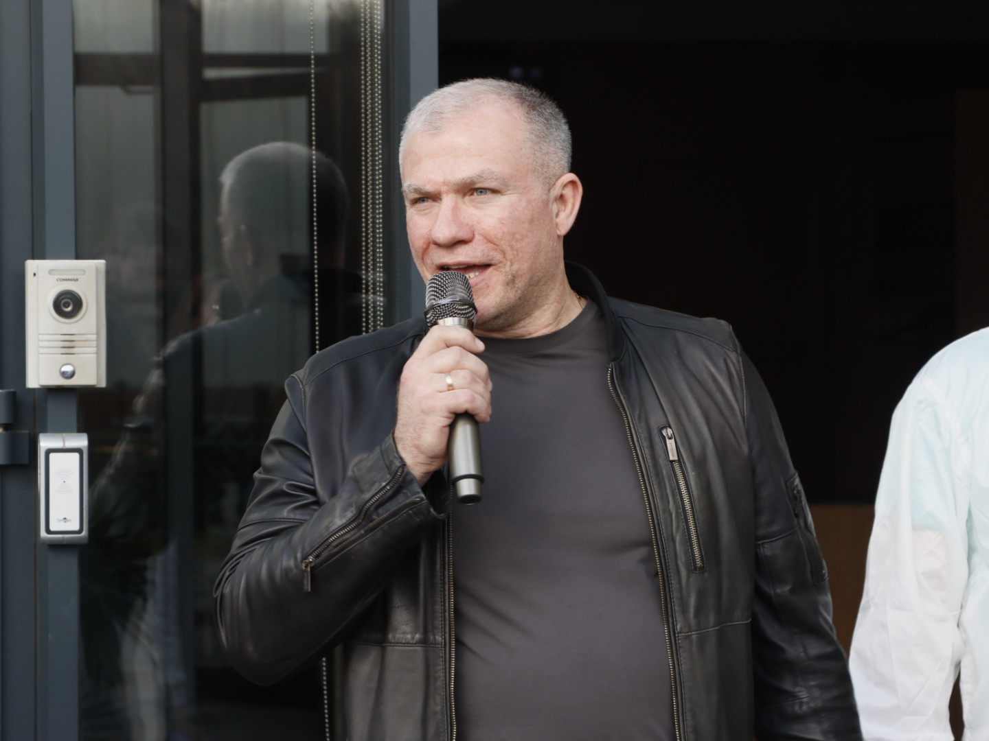 Участник СВО Александр Шелковой поздравил пожарных с их профессиональным праздником, фото