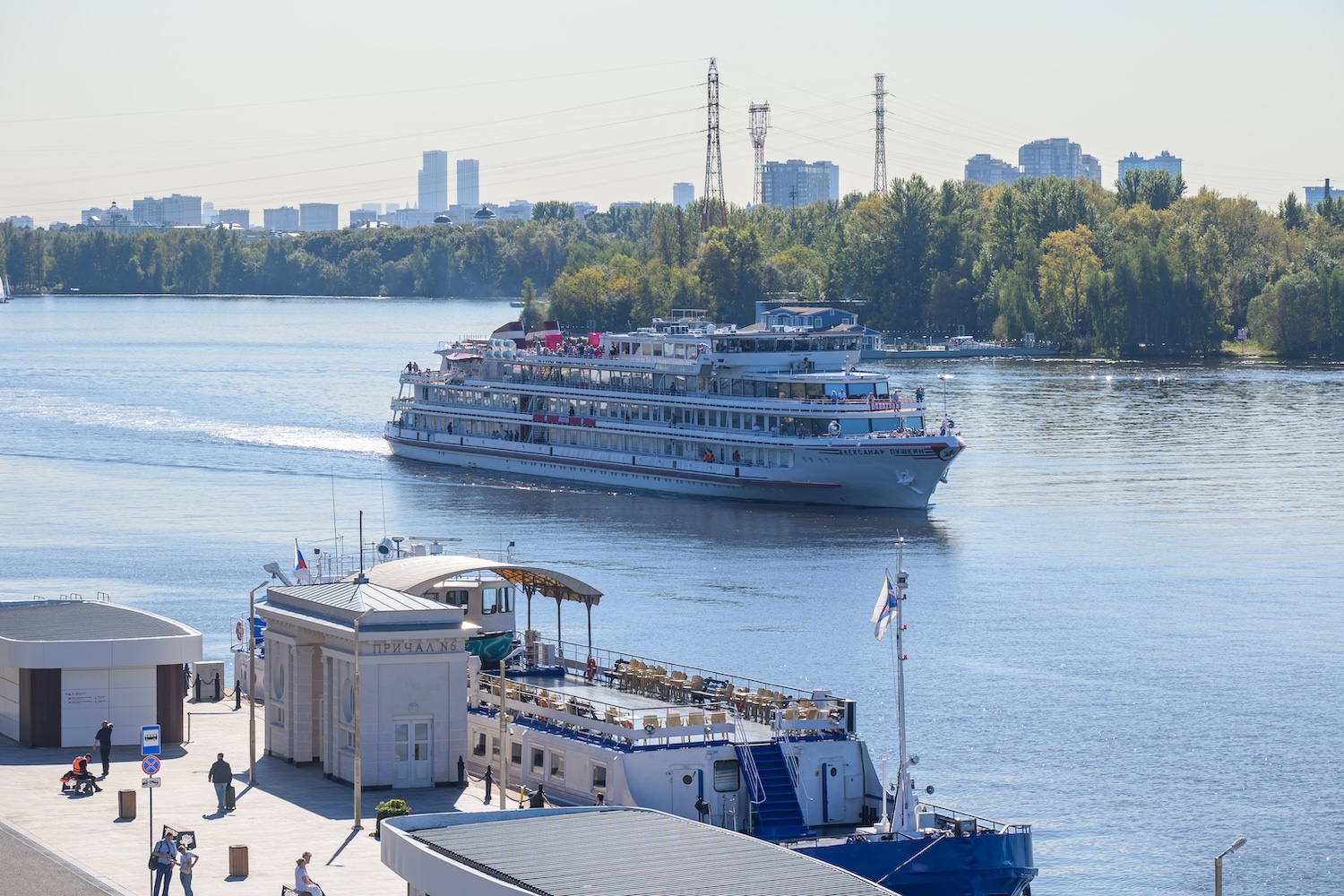 Более семи тысяч туристов отправилось в круизы из Москвы с момента открытия сезона летней навигации, фото