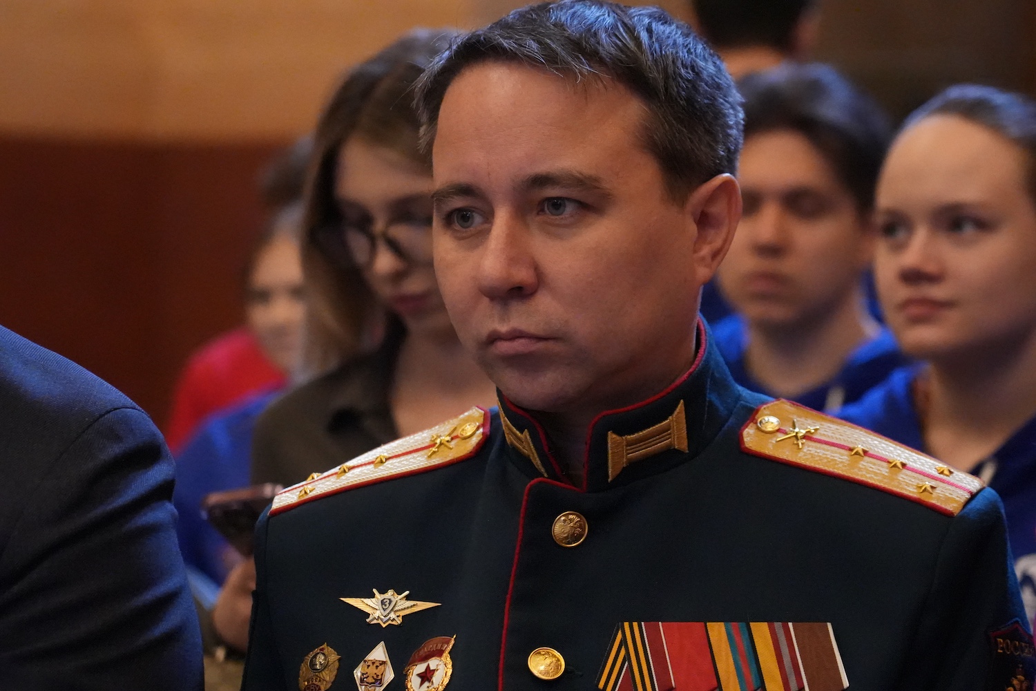 Участник СВО Эльдар Шарипов передал на передовую гуманитарную помощь, фото