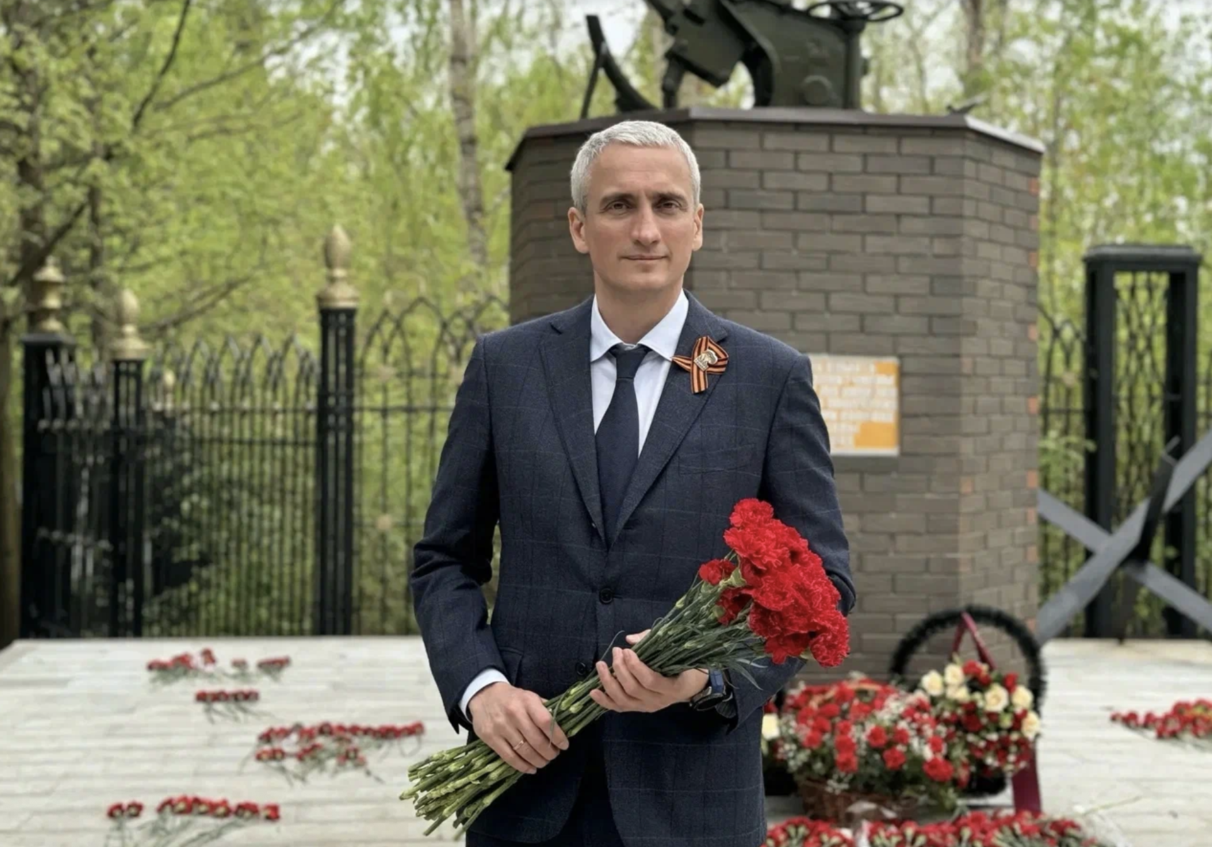Евгений Нифантьев принял участие в мемориальной акции ко Дню Победы, фото