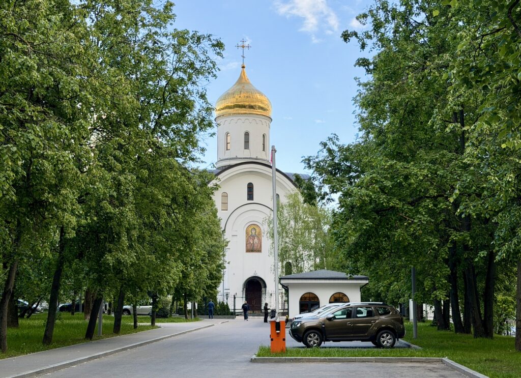 Профсоюзная — Нахимовский проспект: Нахимов, дельфины и ядерный реактор Профсоюзная — Нахимовский проспект: Нахимов, дельфины и ядерный реактор фото