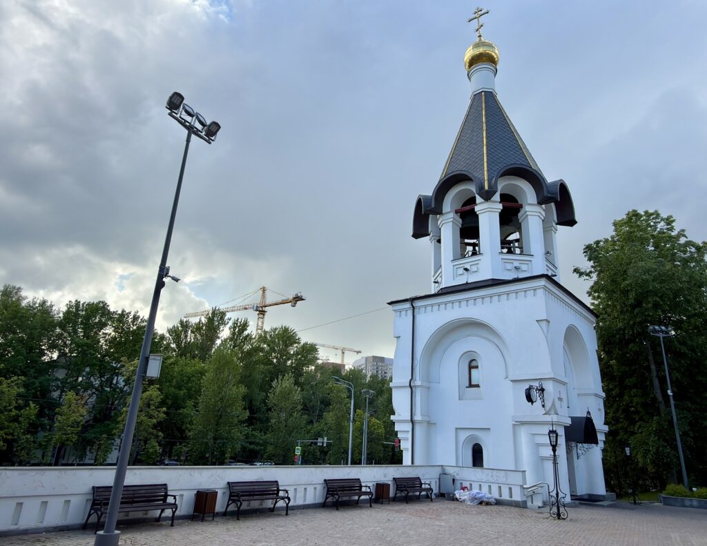 Профсоюзная — Нахимовский проспект: Нахимов, дельфины и ядерный реактор Профсоюзная — Нахимовский проспект: Нахимов, дельфины и ядерный реактор фото