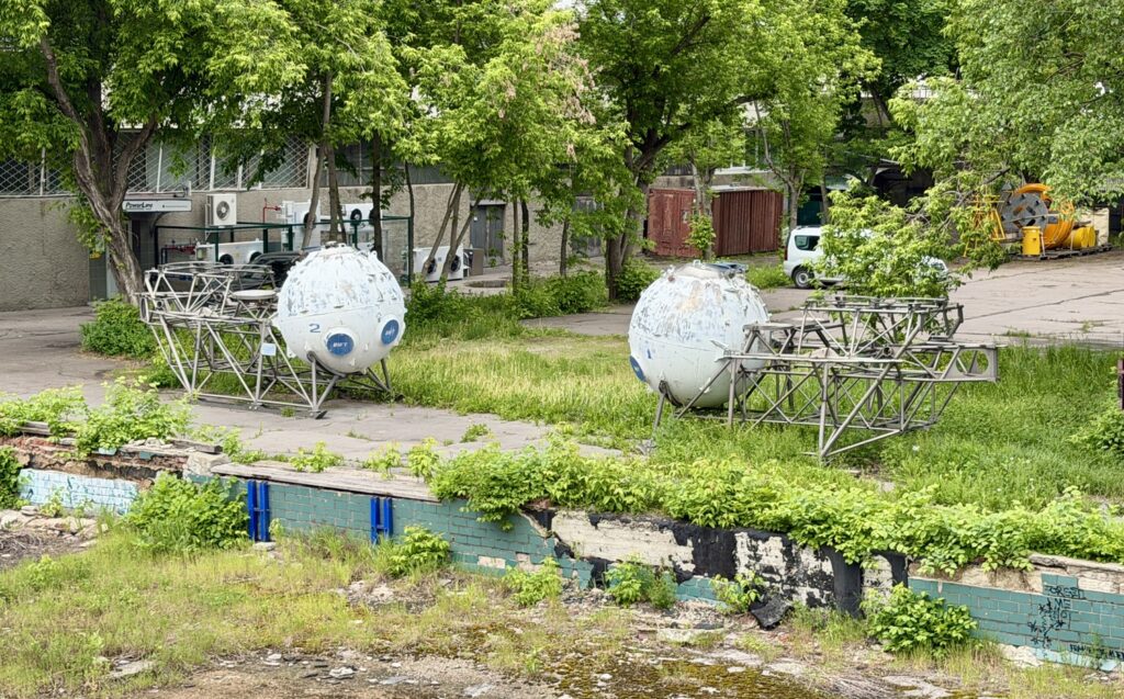 Профсоюзная — Нахимовский проспект: Нахимов, дельфины и ядерный реактор Профсоюзная — Нахимовский проспект: Нахимов, дельфины и ядерный реактор фото