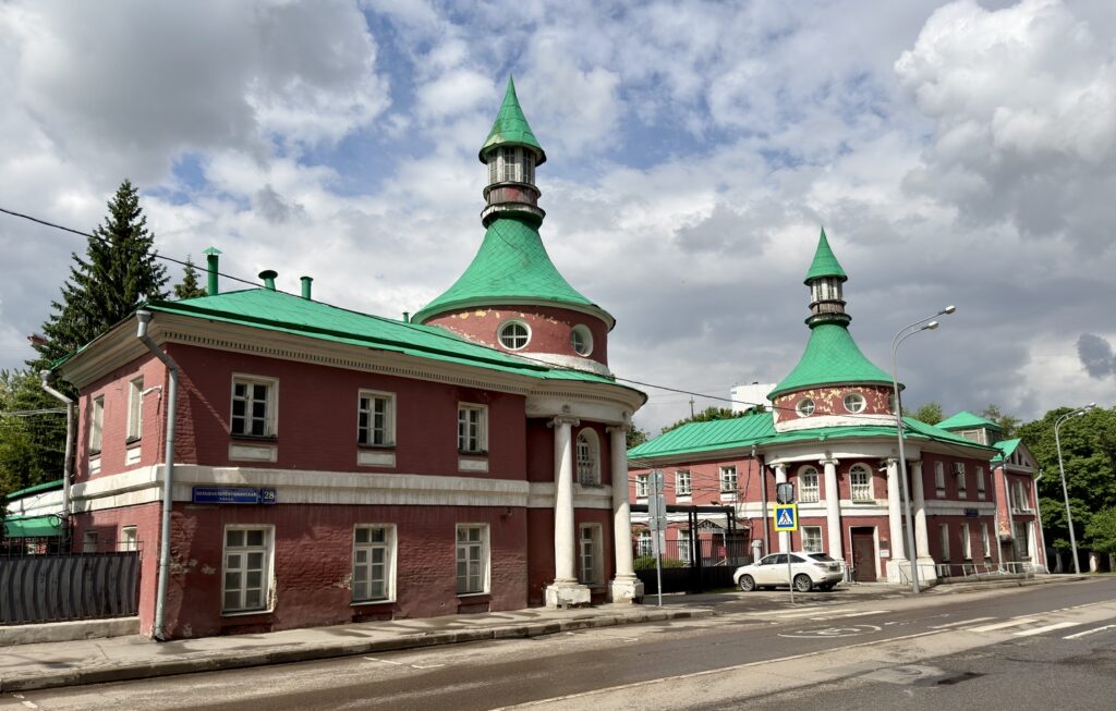 Профсоюзная — Нахимовский проспект: Нахимов, дельфины и ядерный реактор Профсоюзная — Нахимовский проспект: Нахимов, дельфины и ядерный реактор фото
