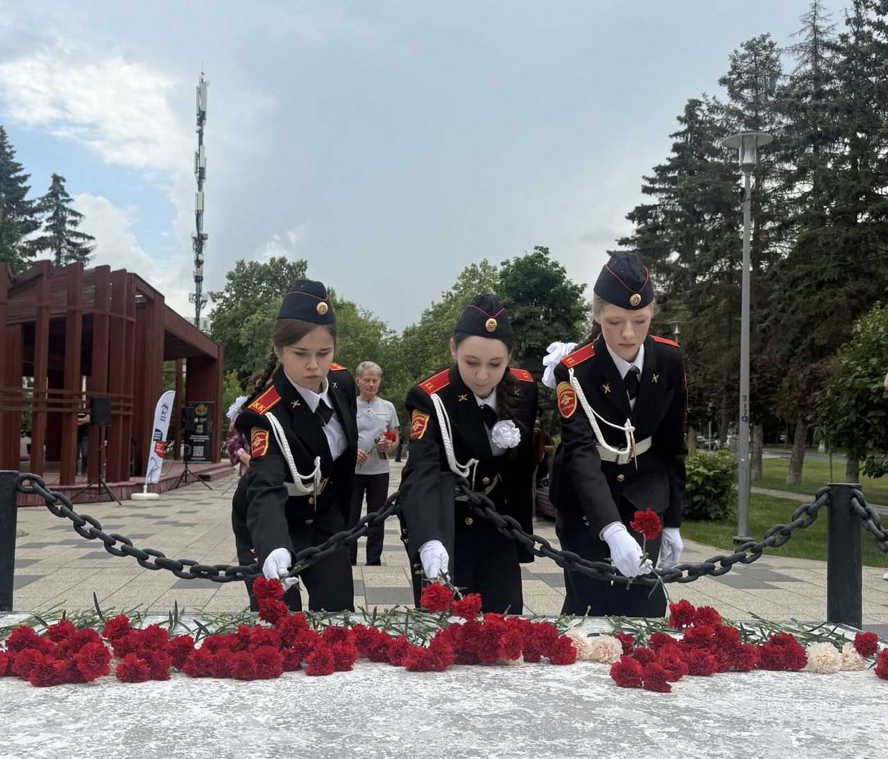 В ЮВАО почтили память павших в годы Великой Отечественной войны, фото