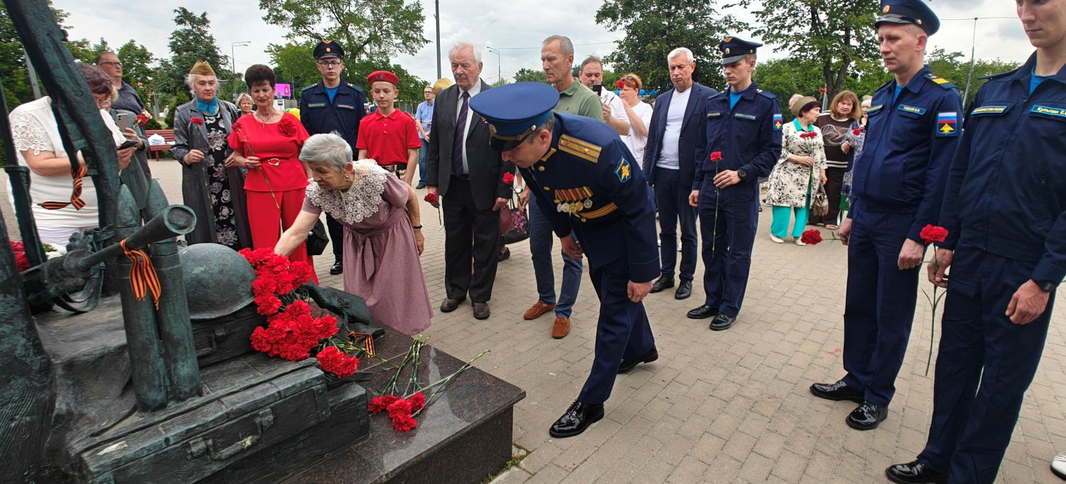 В Чертаново Южном прошла мемориально-патронатная акция ко Дню памяти и скорби, фото
