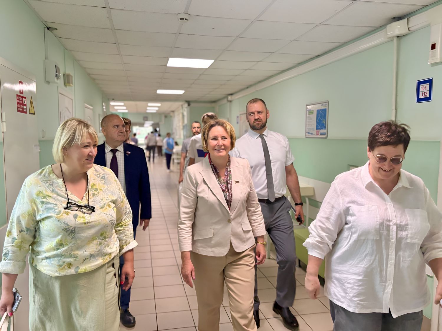Светлана Разворотнева поздравила медицинских работников с профессиональным праздником, фото