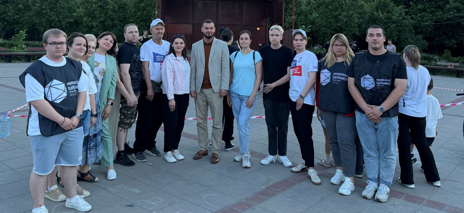 Ветеран боевых действий Владислав Гусев поздравил жителей Ярославского района с Днем России, фото