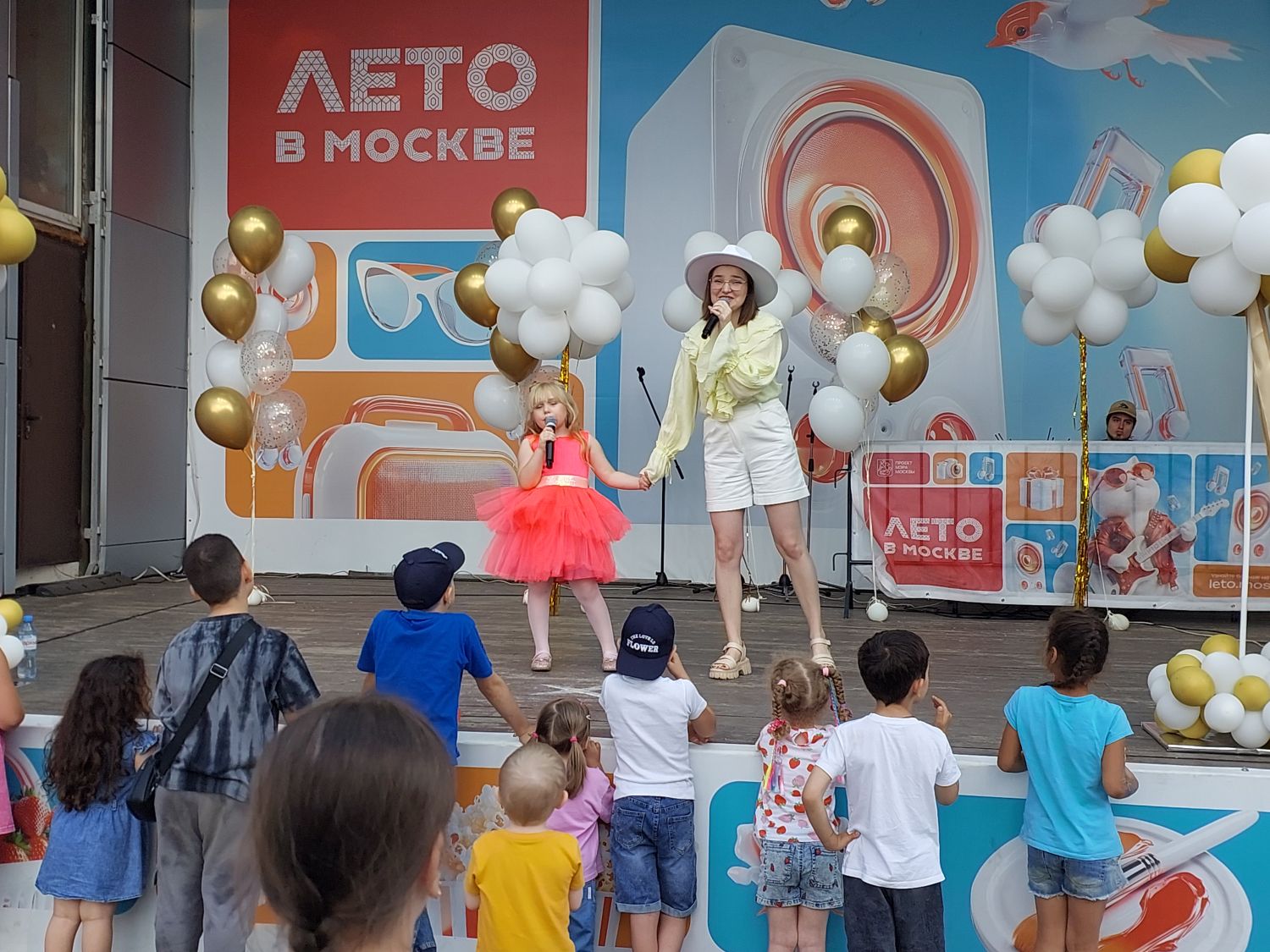 В парке 850-летия Москвы прошел фестиваль декоративно-прикладного искусства, фото