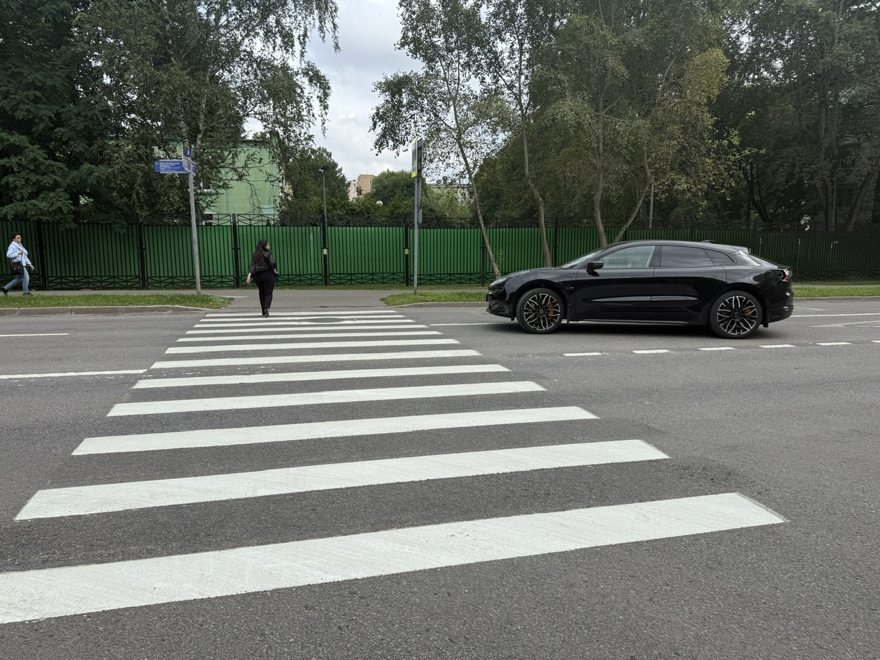 Жители Савеловского района предложили дополнительно обезопасить пешеходный переход у детского сада школы № 1601, фото