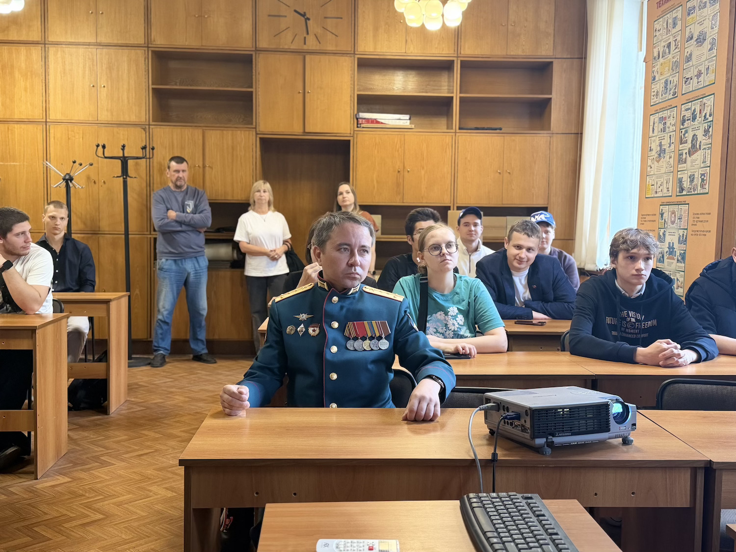 Профориентационная экскурсия на производственные линии для молодежи САО прошла в Беговом, фото