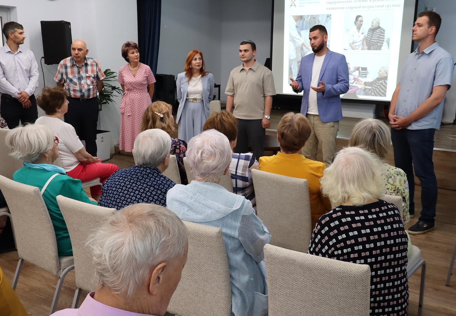 Представители Московской ассоциации ветеранов СВО и врачи геронтологического центра обсудили поддержку семей участников СВО, фото