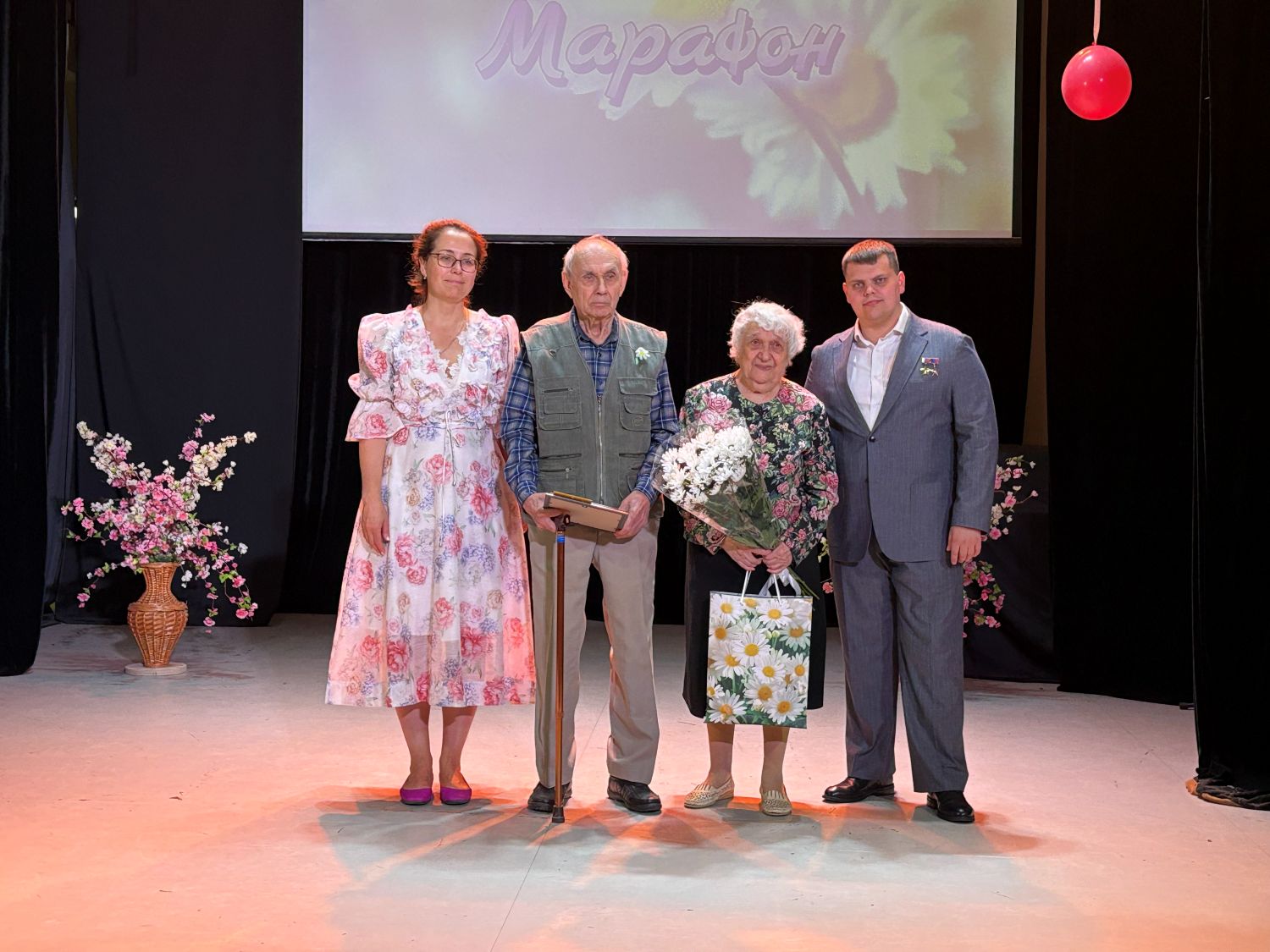 В Хорошево-Мневниках поздравили семейные пары и наградили медалью «За любовь и верность», фото