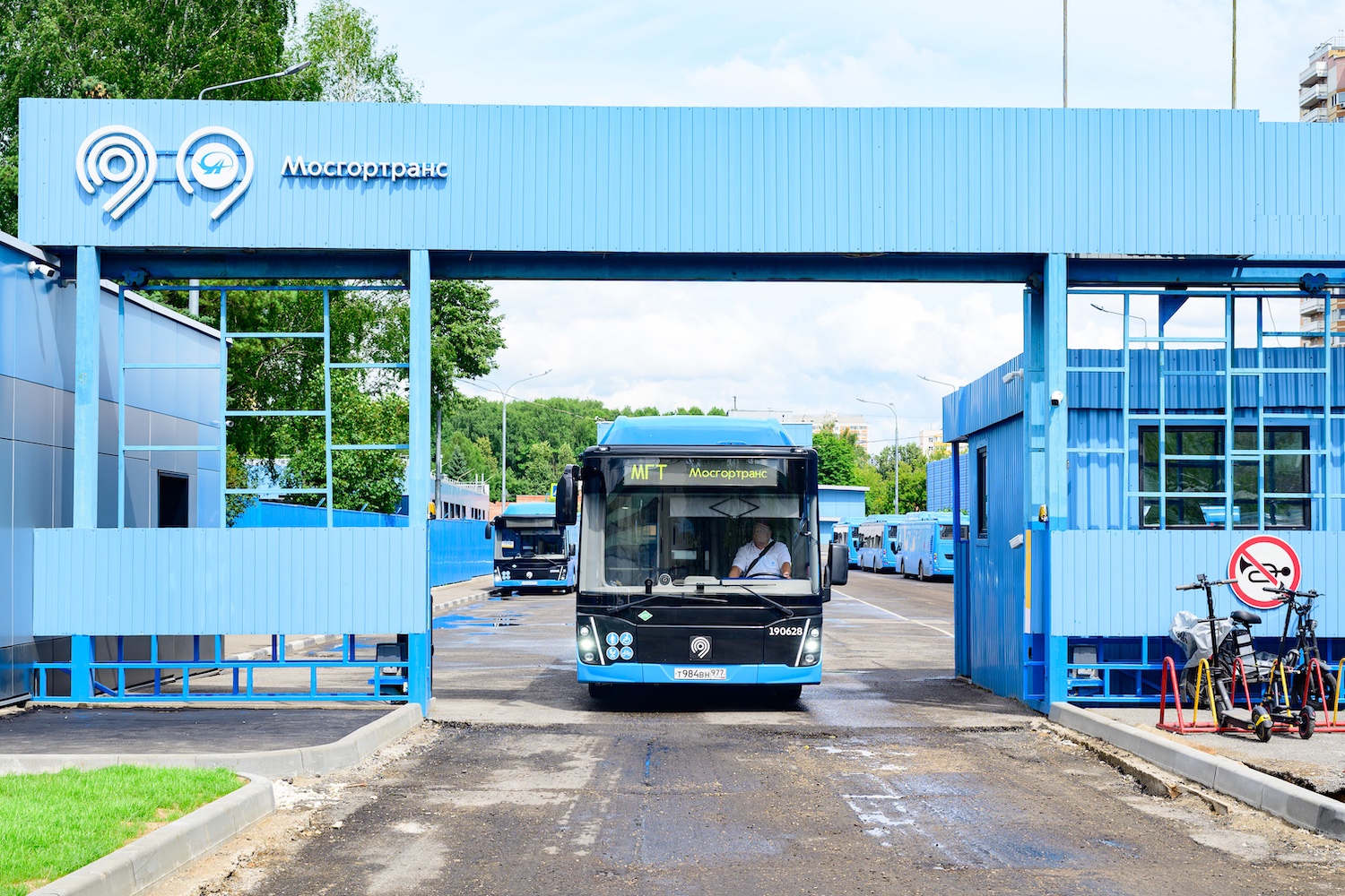 Более 350 автобусов Мосгортранса работает на компримированном природном газе, фото