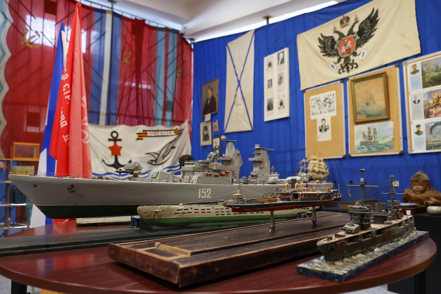 Экскурсия по музею Военно-морского флота прошла в школе № 1945 «Синяя птица» в Северном Бутово, фото