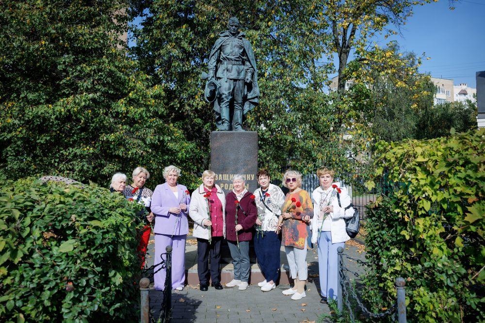 Мемориально-патронатная акция прошла у памятника защитнику Родины в Кунцево, фото