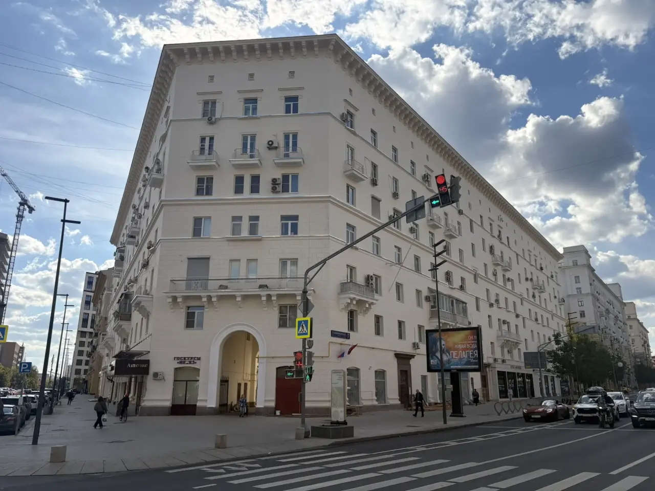 В ЗАО в этом году капитально отремонтировали 180 жилых домов, фото