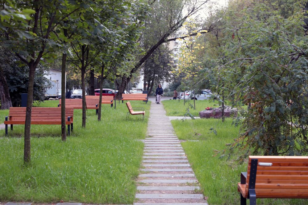 В Левобережном открыли после благоустройства два общественных пространства, фото