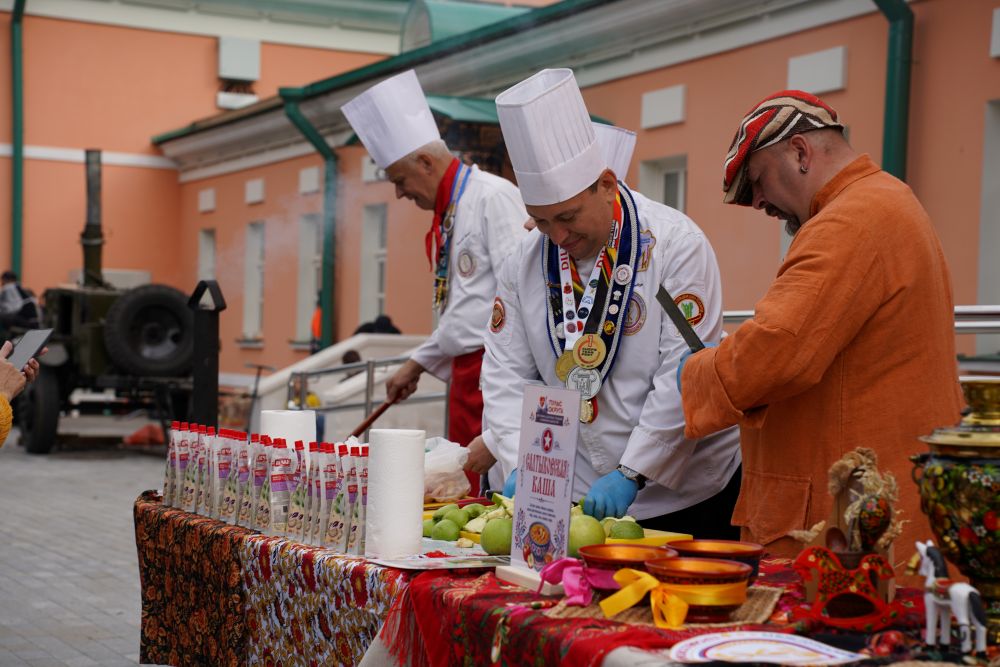 Кулинарный фестиваль прошел в Воронцовском парке, фото