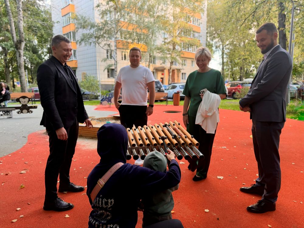Обновленную спортивную площадку открыли в Лосиноостровском районе, фото