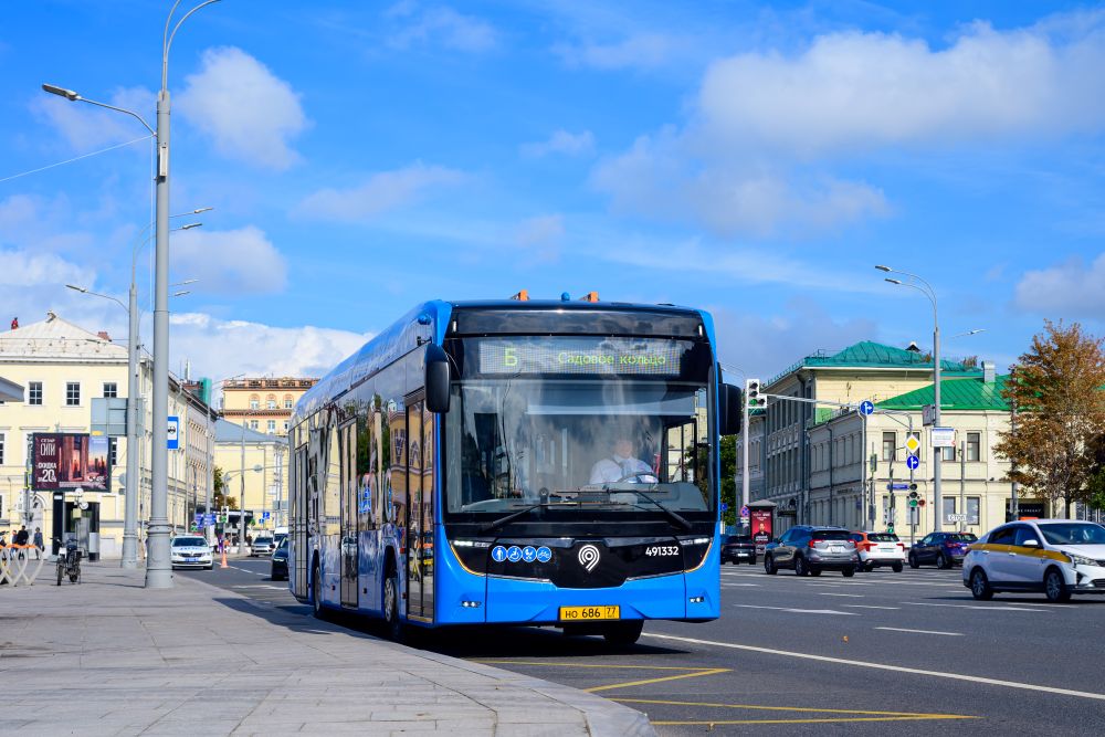 На внешней стороне Садового кольца запустили 23 электробуса, фото