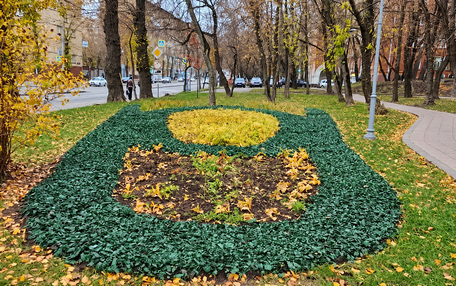 В районах северо-востока Москвы высаживают тюльпаны, фото