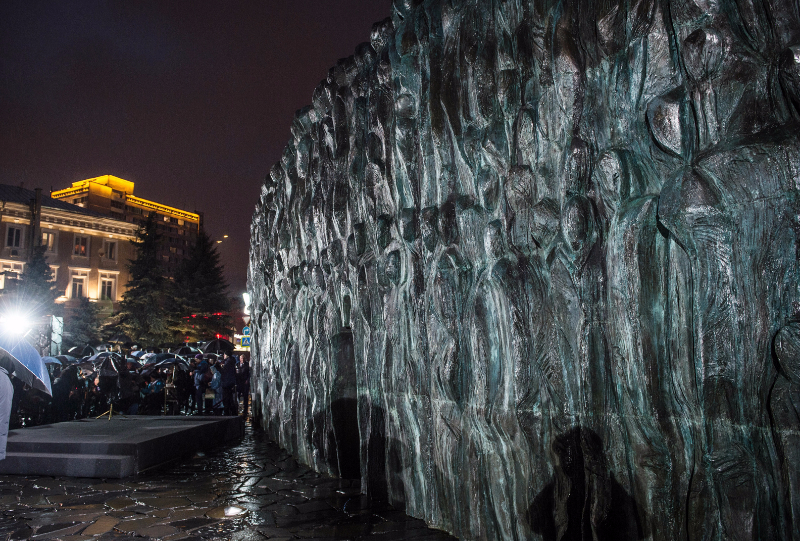 Памятник стена скорби в москве