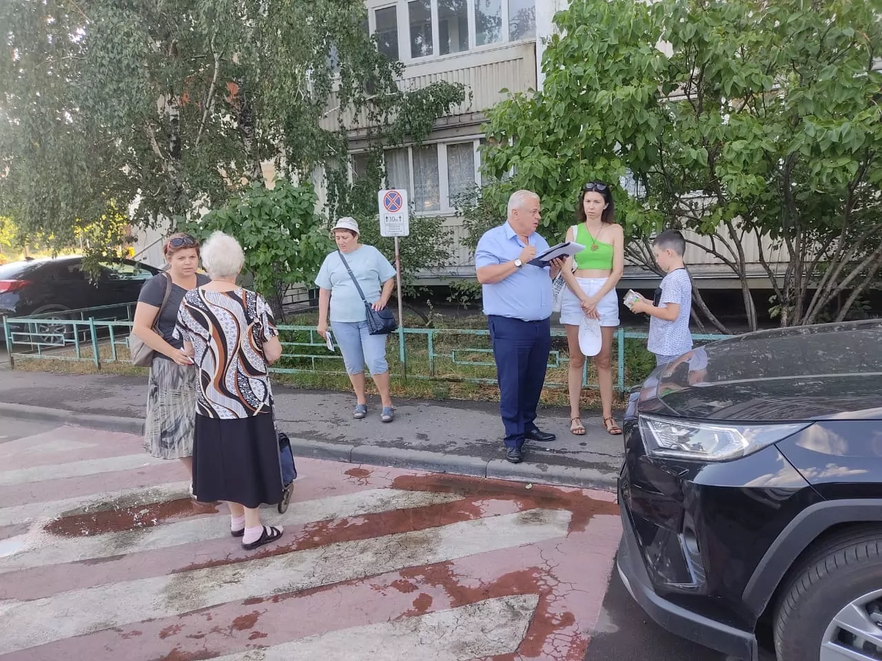 Депутат Урюпин взял на личный контроль благоустройство на улице Полбина, фото