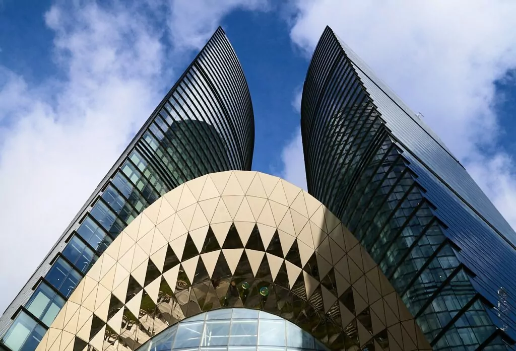 Кутузовская — Парк Победы: старая изба среди яблонь да «Берёзок» Кутузовская — Парк Победы: старая изба среди яблонь да «Берёзок» фото