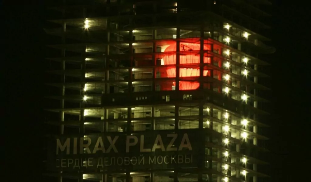 Кутузовская — Парк Победы: старая изба среди яблонь да «Берёзок» Кутузовская — Парк Победы: старая изба среди яблонь да «Берёзок» фото