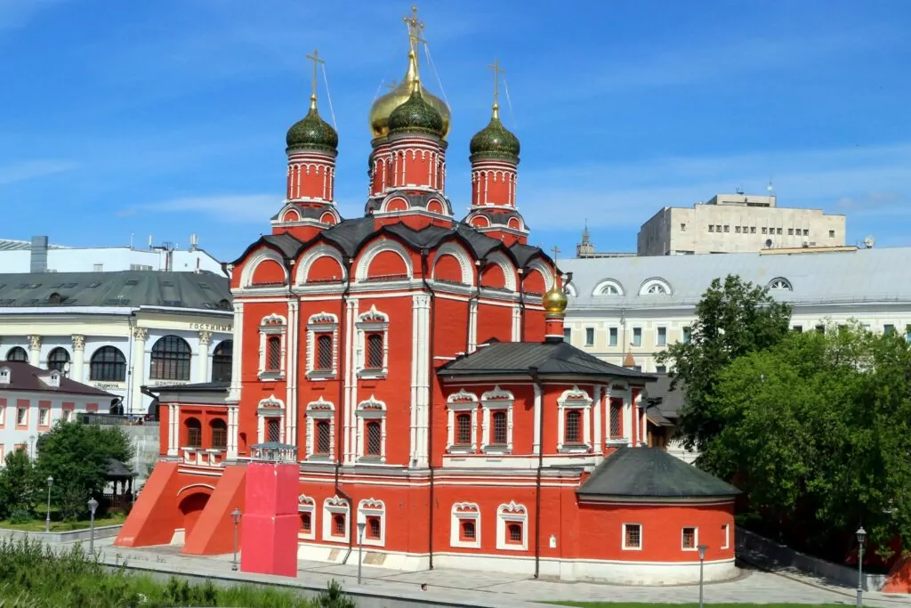 Китай-город &mdash; Площадь Революции: из-за ряда вон выходящий район  фото