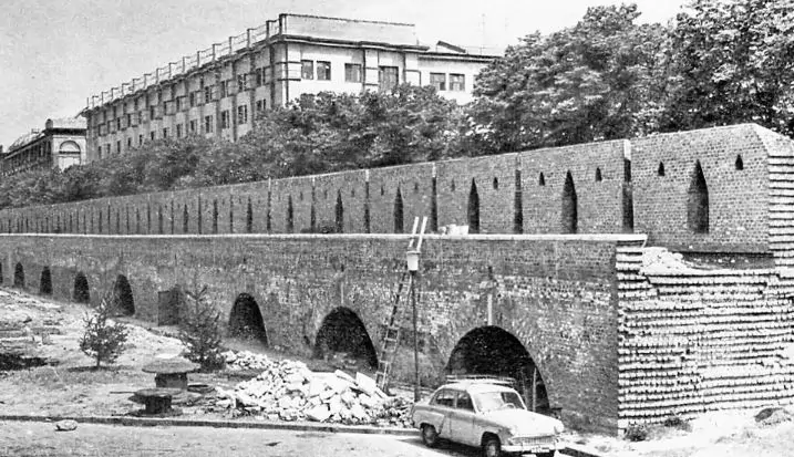 Китай-город &mdash; Площадь Революции: из-за ряда вон выходящий район  фото