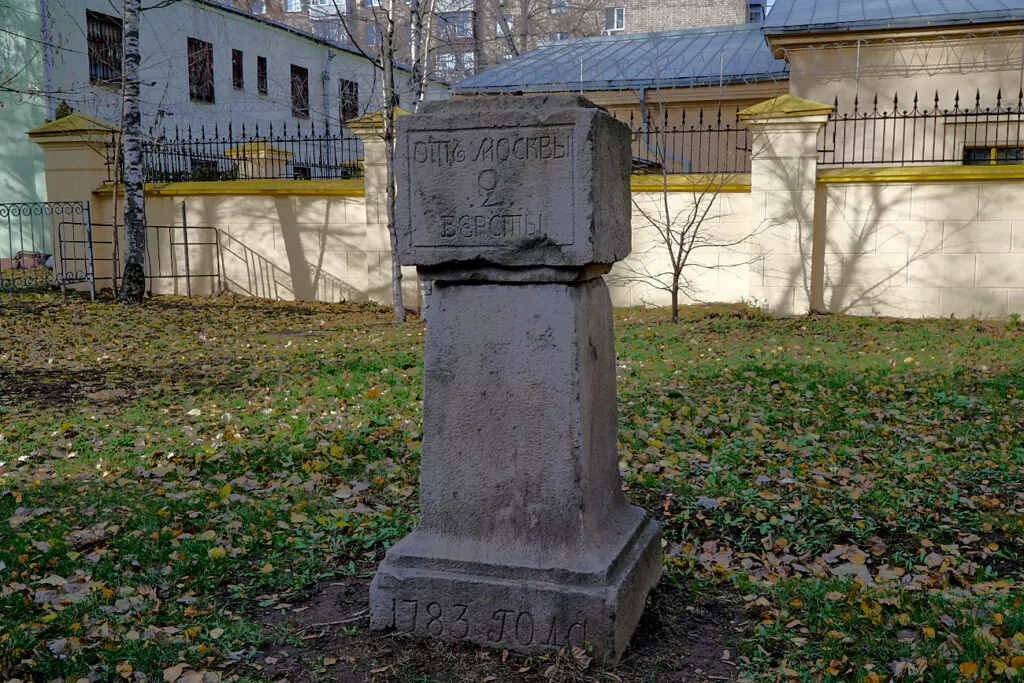 Кутузовская — Парк Победы: старая изба среди яблонь да «Берёзок» Кутузовская — Парк Победы: старая изба среди яблонь да «Берёзок» фото