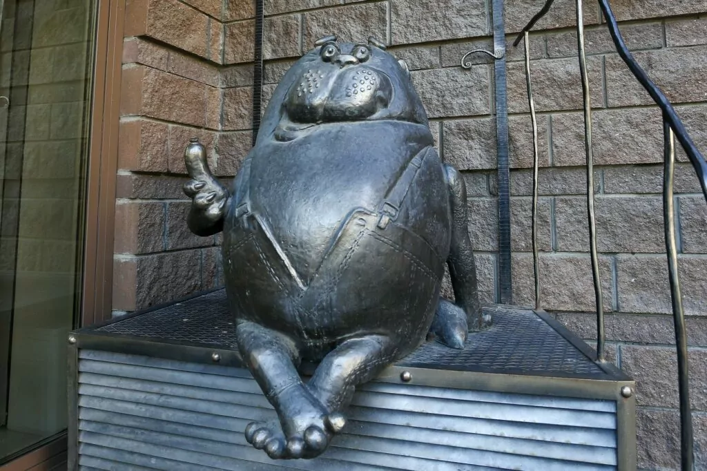 Застывшие сказки: мини-гид по памятникам в честь любимых персонажей  фото