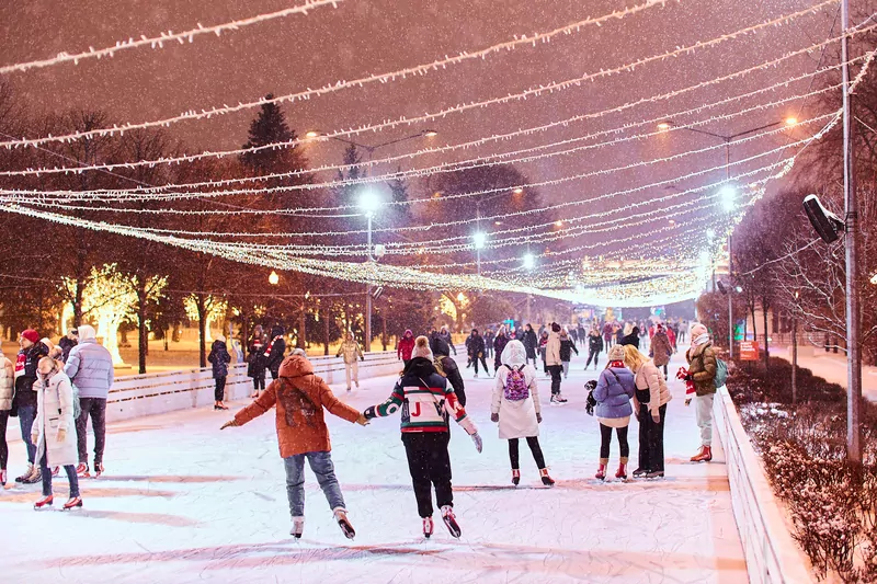 Выходим на лёд: открытые катки на юге Москвы  фото