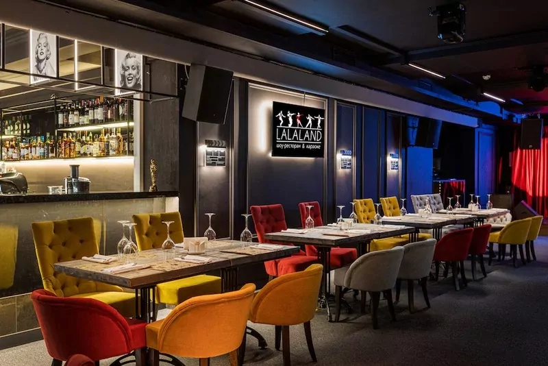 Катаемся с ледяной горки и встречаем Новый год с героями кино: куда пойти после работы Катаемся с ледяной горки и встречаем Новый год с героями кино: куда пойти после работы фото