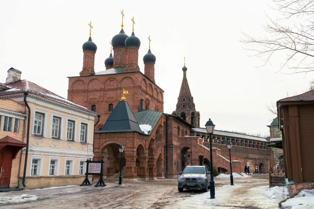 Пролетарская — Автозаводская: от машин ЗИЛ в прошлом до машин времени в настоящем Пролетарская — Автозаводская: от машин ЗИЛ в прошлом до машин времени в настоящем фото