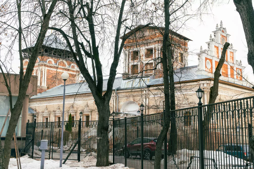 Пролетарская — Автозаводская: от машин ЗИЛ в прошлом до машин времени в настоящем Пролетарская — Автозаводская: от машин ЗИЛ в прошлом до машин времени в настоящем фото