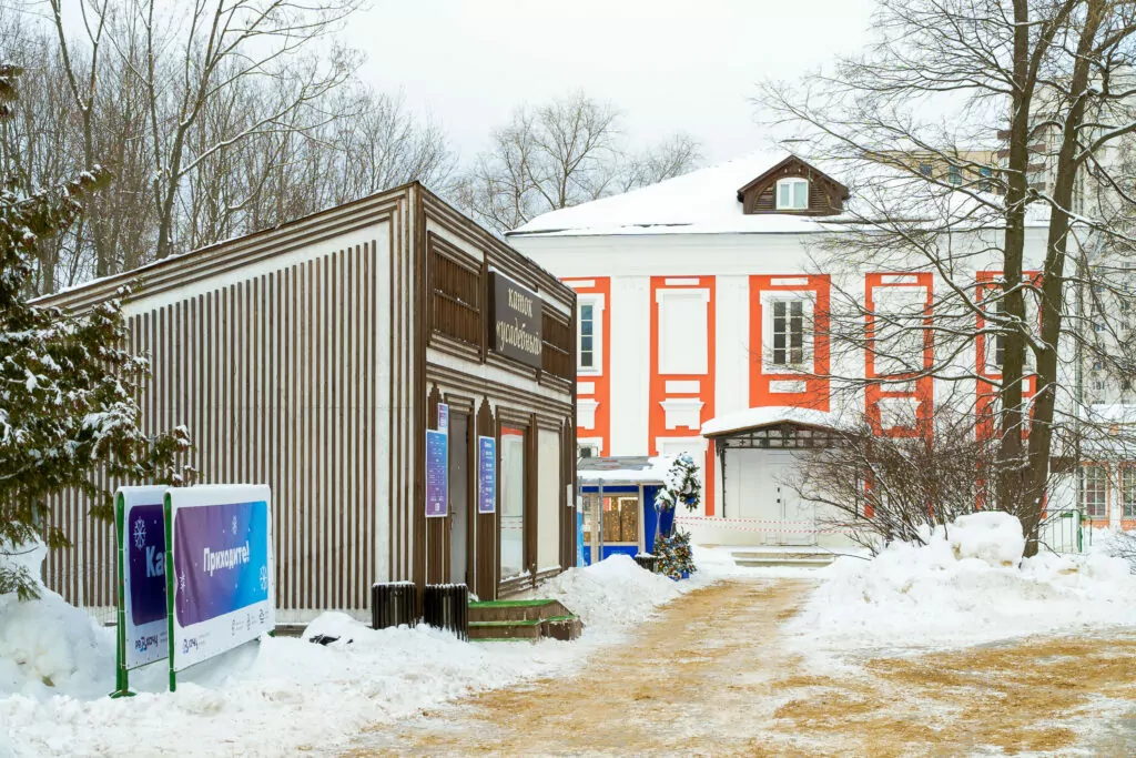 Новаторская — Новые Черёмушки: Пьер Безухов, Юрий Гагарин и Иоганн Вольфганг Гёте  фото