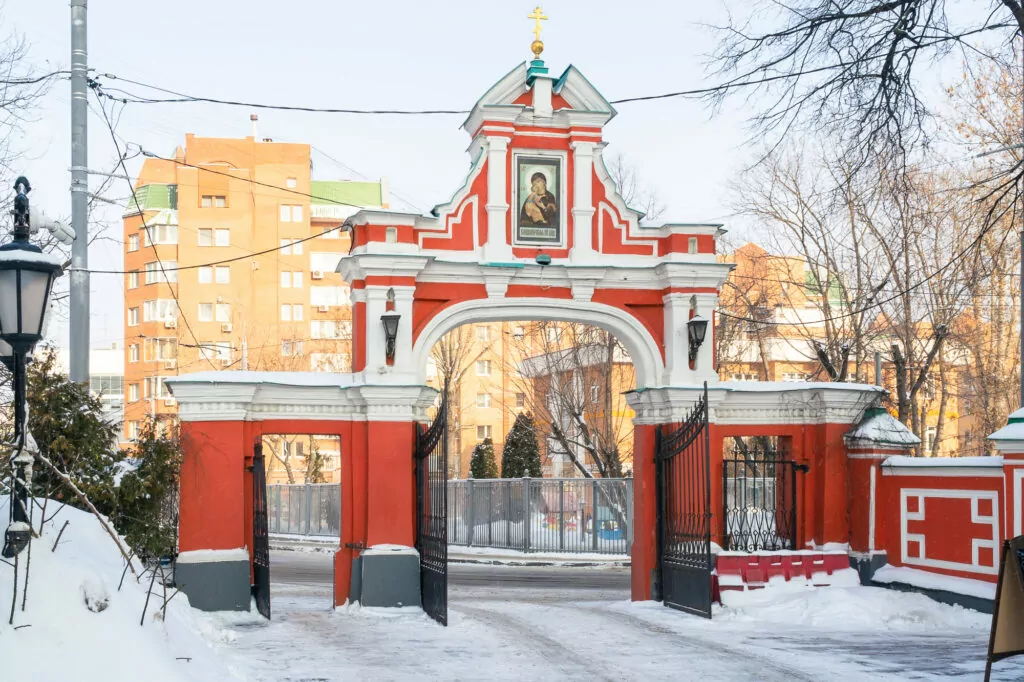 Новослободская — Достоевская: тучерез в тени небоскрёба Новослободская — Достоевская: тучерез в тени небоскрёба фото