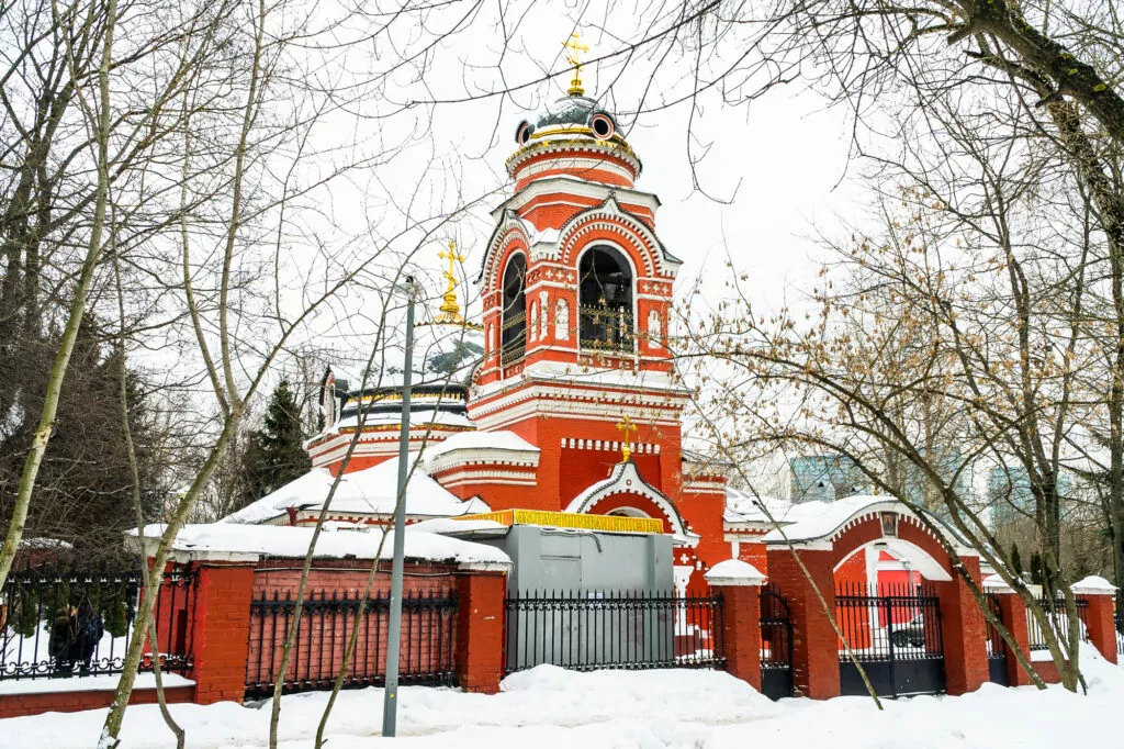 Ховрино — Речной вокзал: зелёный «Лебедь» на Фестивальном пруду Ховрино — Речной вокзал: зелёный «Лебедь» на Фестивальном пруду фото