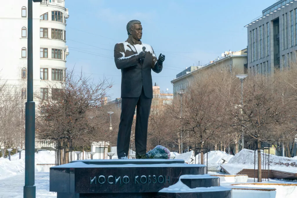 Новослободская — Достоевская: тучерез в тени небоскрёба Новослободская — Достоевская: тучерез в тени небоскрёба фото