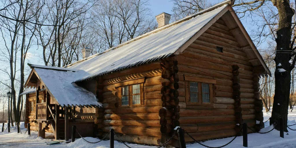 Творческий путь Максима Горького, керамика в Кусково и Домик Петра I: в парках столицы  фото