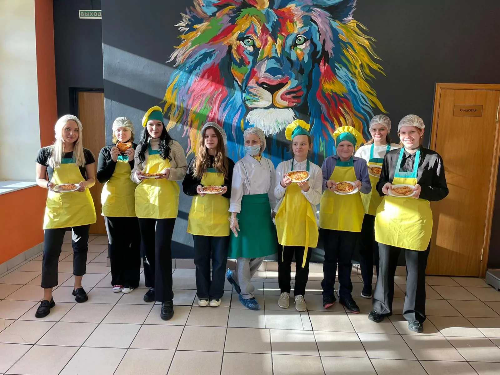 Ради пиццы кинокласс школы №518 стал кулинарным, фото
