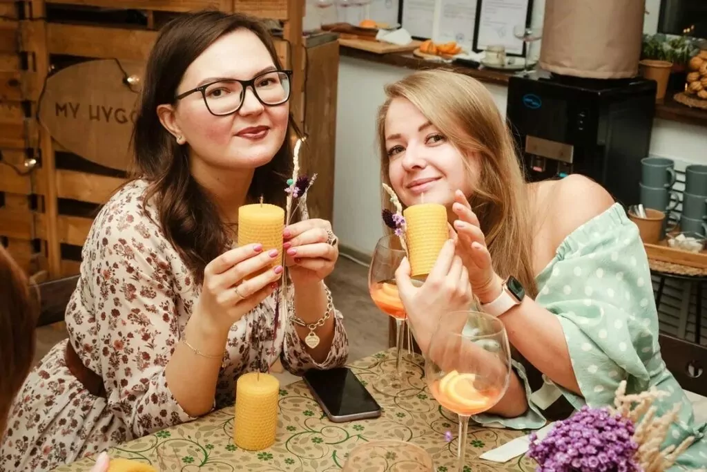 Линогравюры, медовые свечи своими руками и арт-обед: куда пойти после работы Линогравюры, медовые свечи своими руками и арт-обед: куда пойти после работы фото