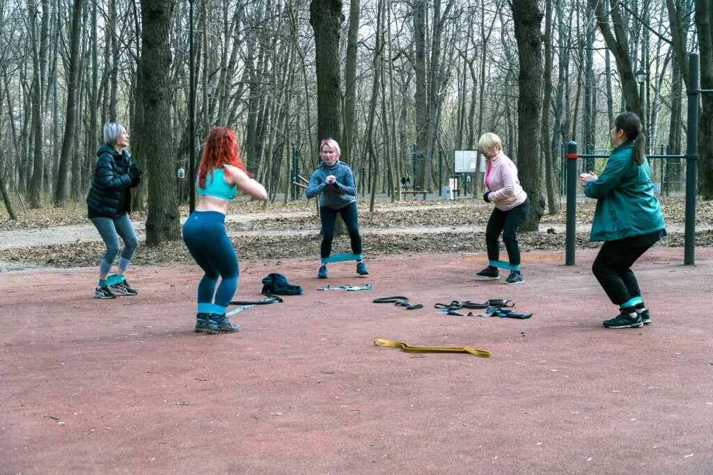 «Физическая активность — это удовольствие»: рассказываем, как тренироваться в парках круглый год «Физическая активность — это удовольствие»: рассказываем, как тренироваться в парках круглый год фото